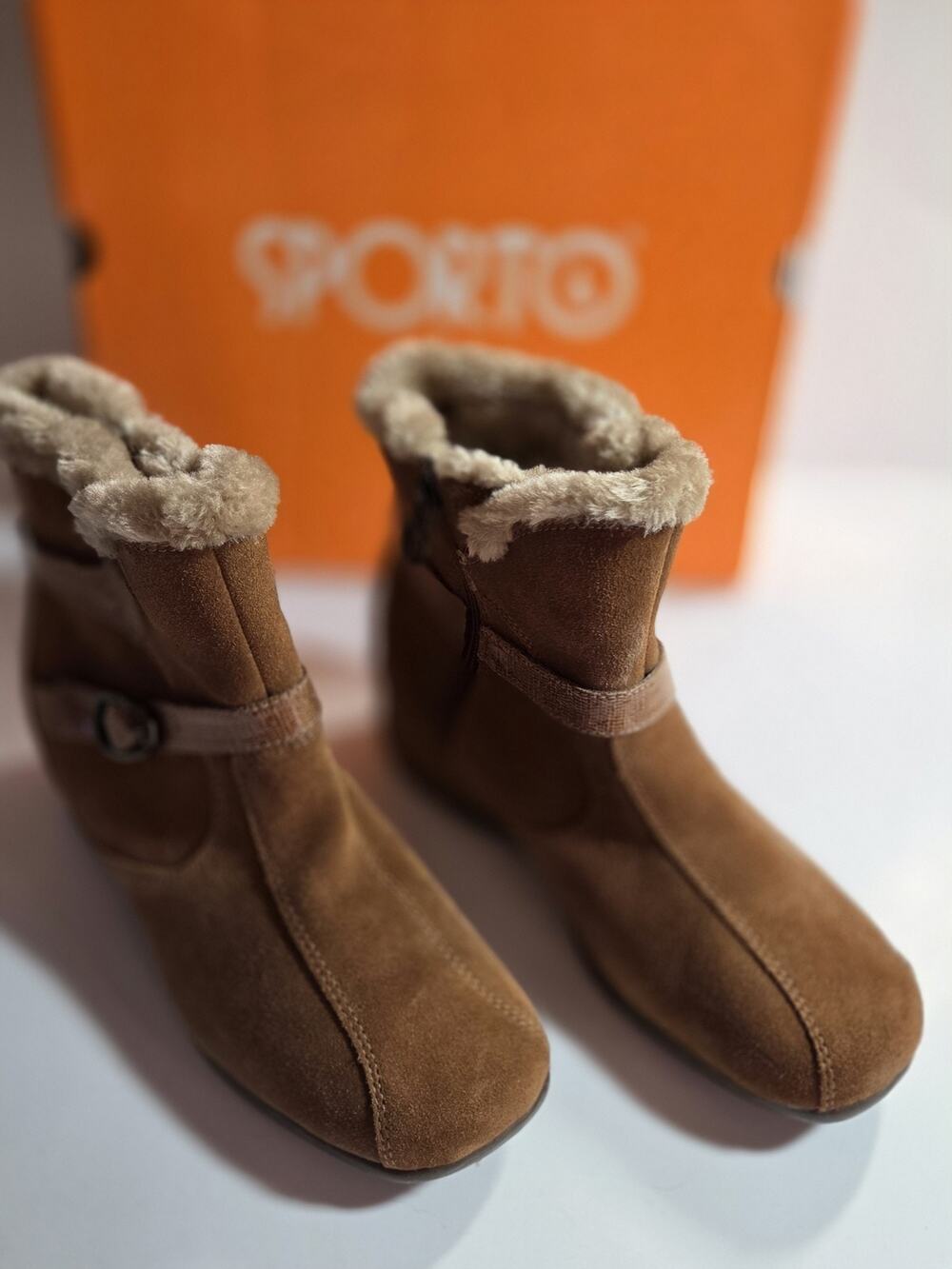Sporto" Dinah"Suede furlined boots size 8.5 chestnut.
